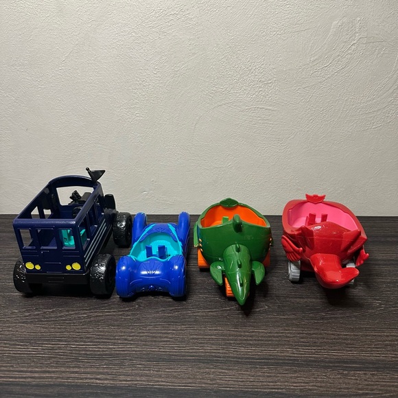 PJ Masks Vehicles and Figures Lot of 11 - Picture 2 of 10